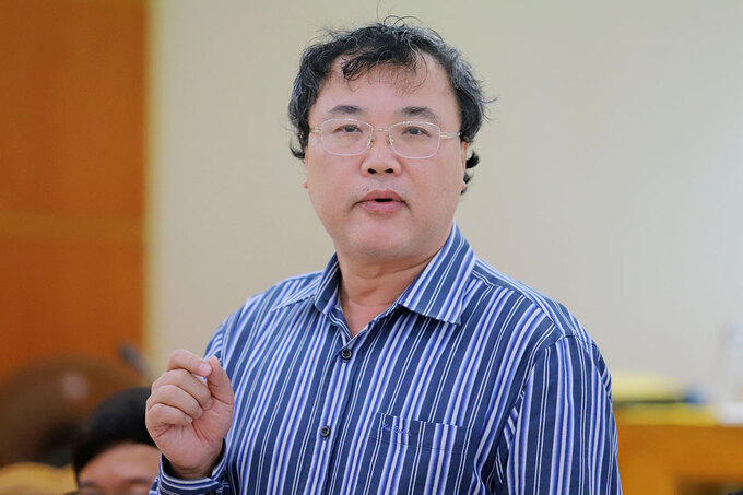 Giáo sư Nguyễn Cảnh Thái, Phó hiệu trưởng trường Đại học Thủy Lợi trả lời câu hỏi tại buổi họp báo.